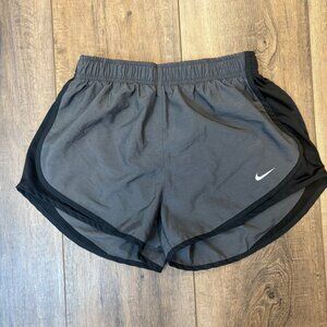 Vintage Women’s Nike Dri-Fit Med Gray & Black Athletic‎ Running Shorts Lining